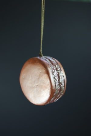 Macarons orn Metalic peach