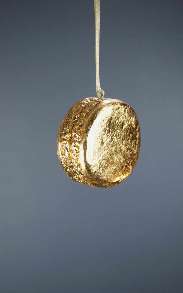 Macrons orn Gold leaf