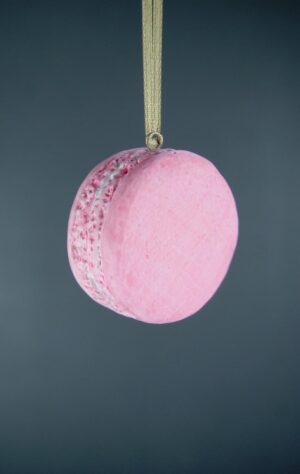 Macrons orn realistic light pink finish