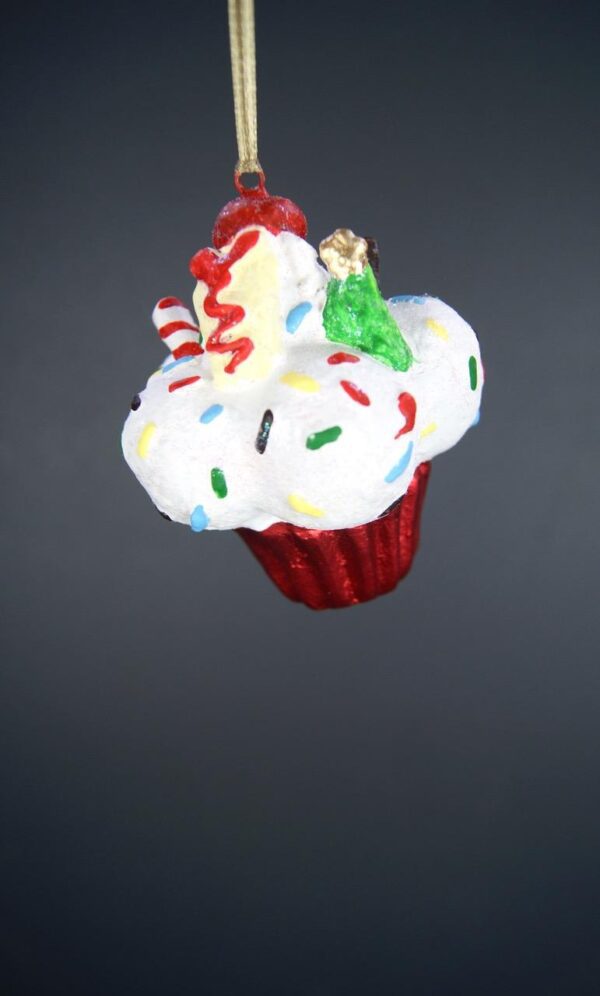 Cupcake orn latex white