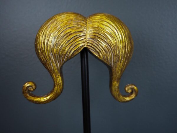 Resin Beard w Metal Base - Image 2