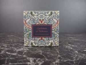 Candle in craft box tuberose/ amber
