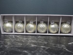 Christmas Ball S/6 White