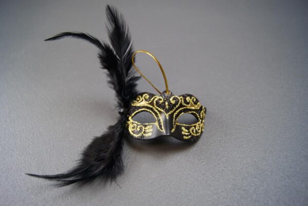 Mini mask w feather 3 ass - Image 2