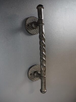 Lucien handle