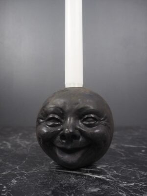 Small moonhead tounge out CH  mattblack with eyes ant
