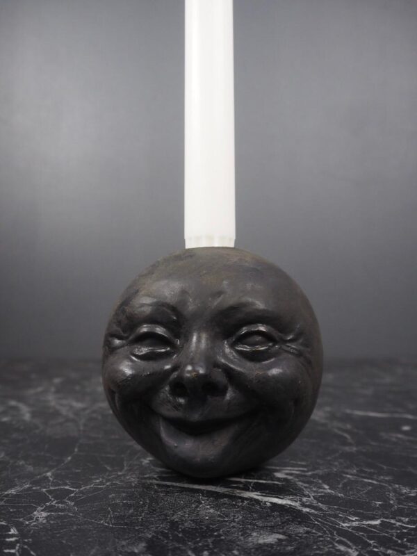 Small moonhead tounge out CH  mattblack with eyes ant