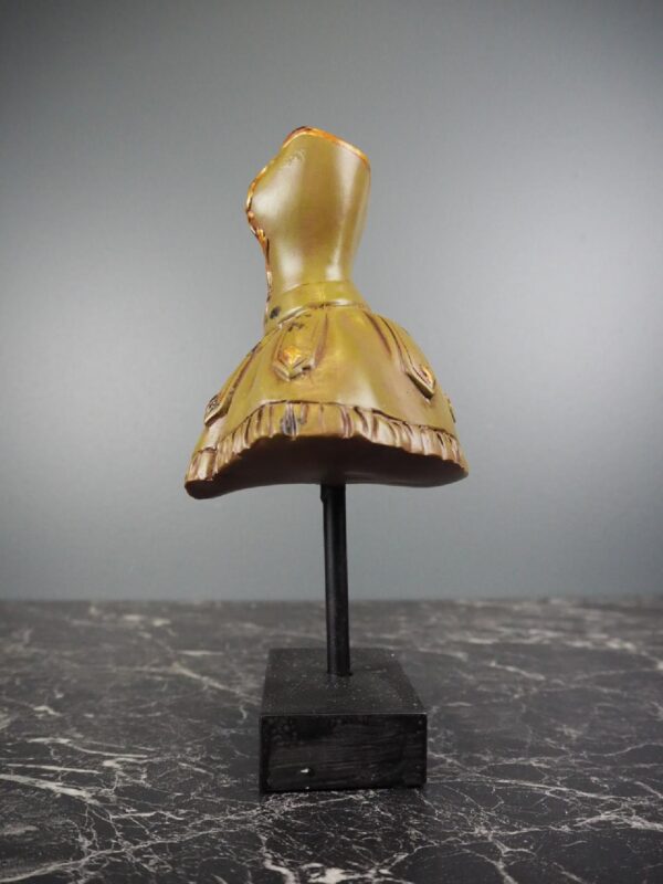 Lady Figurine - Image 3