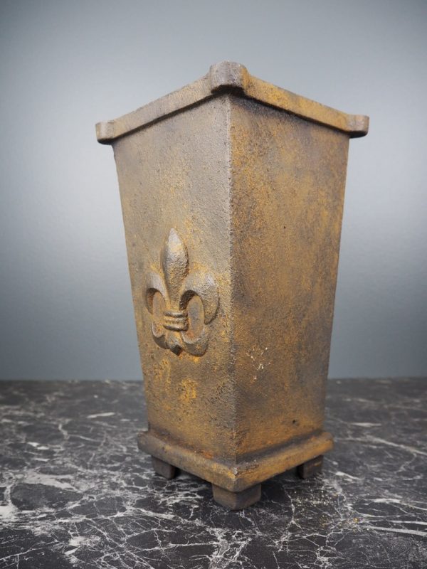 Limited edition Fleur de lis Iron planter - Image 4