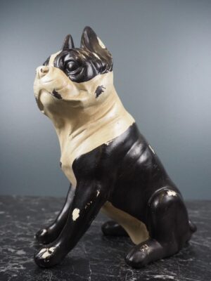 Dog Sitting Blk/White Fig