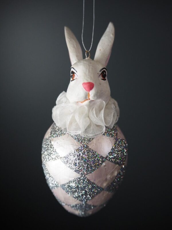 Easter egg rabbit Pearlized w Silver Glits