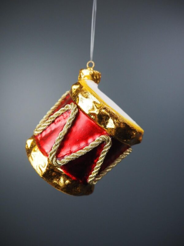 Drum orn red with gold string