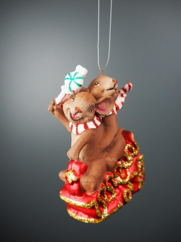 Sibling mouse in red cake with glits - Image 2