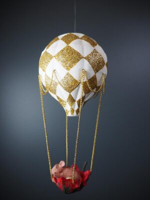 Balloon M white/gold  mouse on leaf