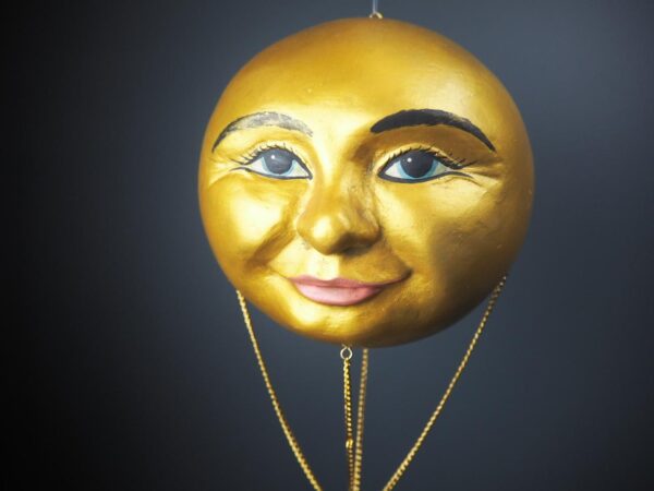 Mouse holding on chain in gold moonface - Image 3