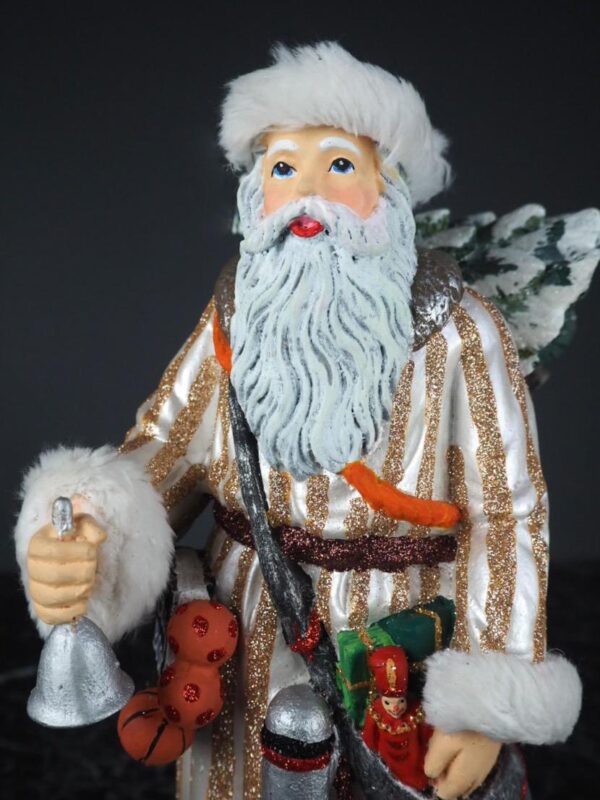 Big Santa w tree pearl strip champ - Image 2