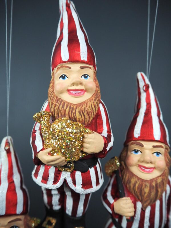 Gnome in Satin red with white stripped glits details a/3 - Image 3