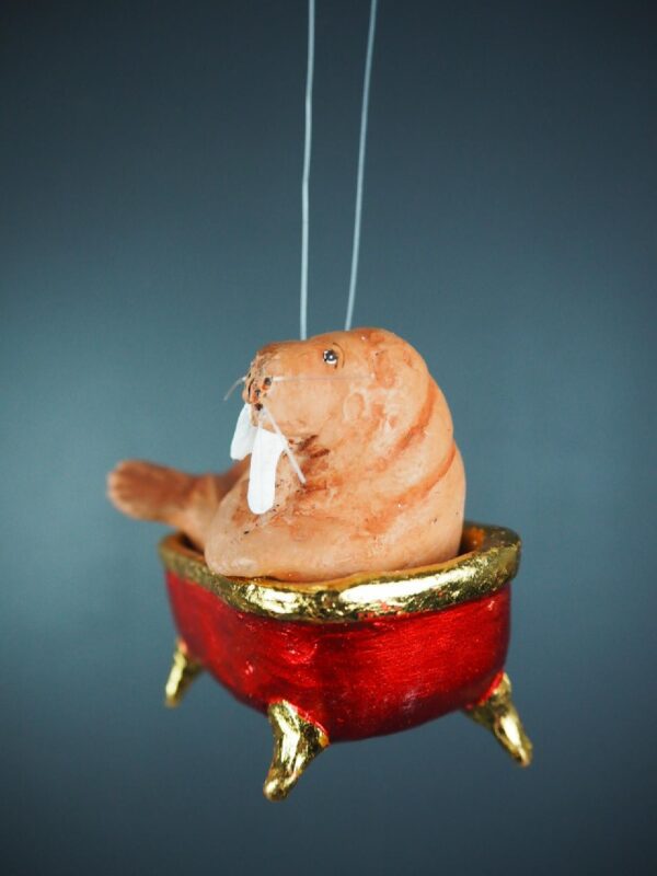 Walrus red & gold tub - Image 2