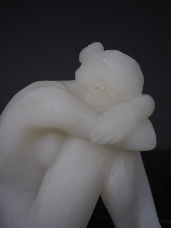 Aura in Marble White - Image 4