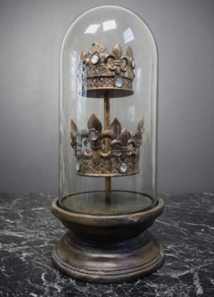 Crown in dome
