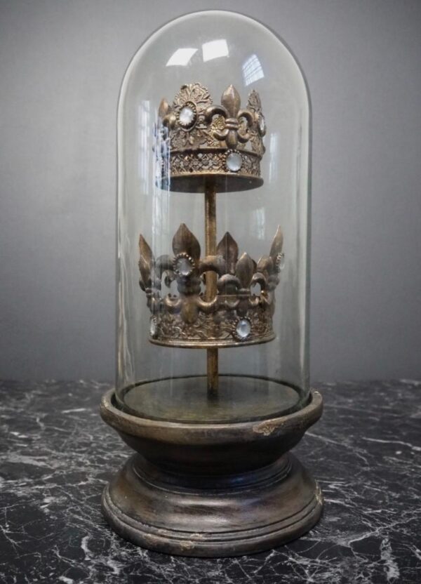 Crown in dome