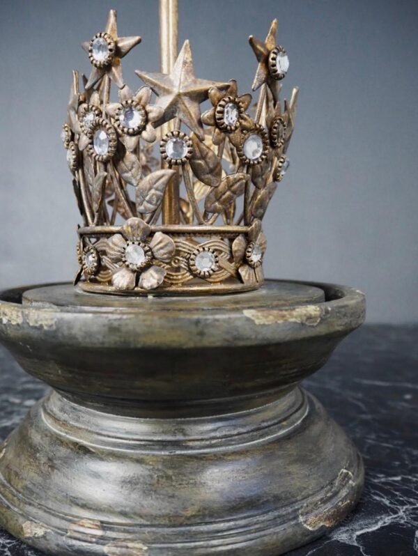 Crown in dome - Image 3