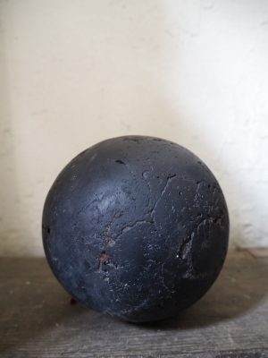 Ball black ant small