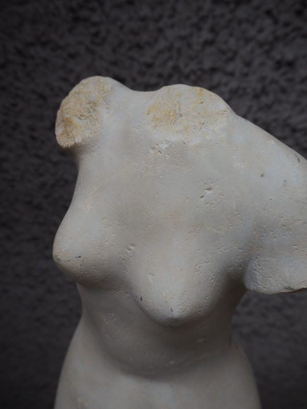 Venus Figure w Metal Base - Image 2