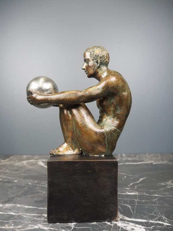 Man holding ball - Image 3