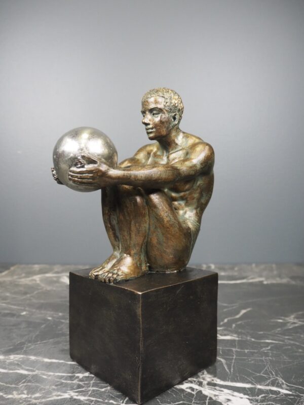 Man holding ball - Image 4