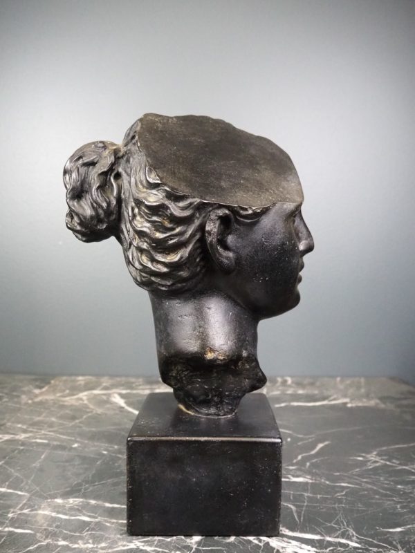 Aphrodite head on base  black - Image 2