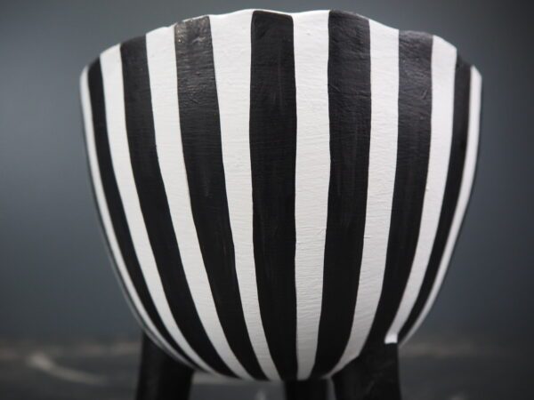 Trileg pot  black/white stripes - Image 4