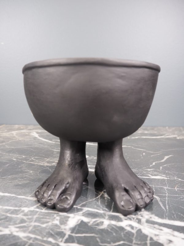 Round pot in black w/ foot stand - Image 2