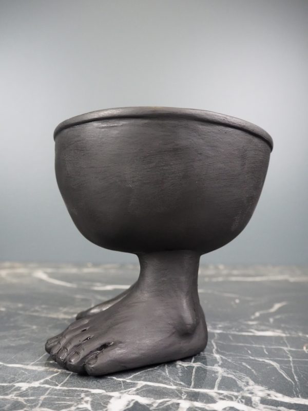 Round pot in black w/ foot stand - Image 3