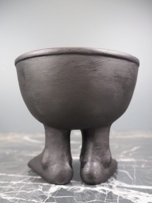 Round pot in black w/ foot stand - Image 4