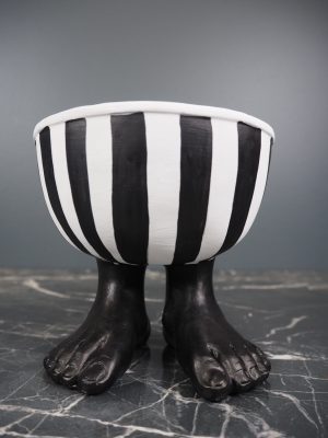 Round pot black/white stripe