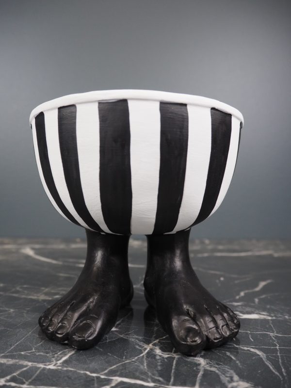 Round pot black/white stripe
