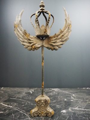 Wing and crown candle holder