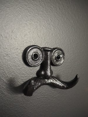 Moustache hook Iron