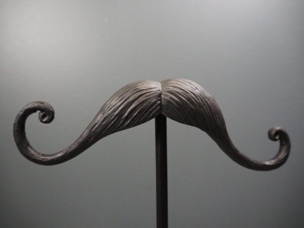 Resin Beard w Base BLACK - Image 4