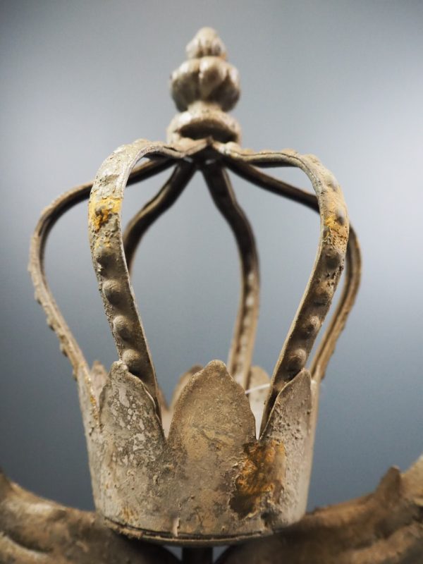 Wing and crown candle holder - Image 3