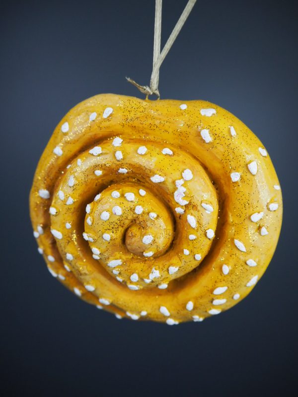 Kanelbulle saffron w/ glit - Image 2