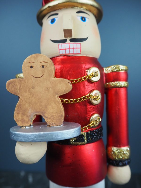 Nutcracker red w/ cup hat 1.5ft - Image 4