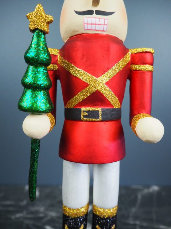 Nutcracker w/tree/gift/hat red 1,5 ft - Image 3