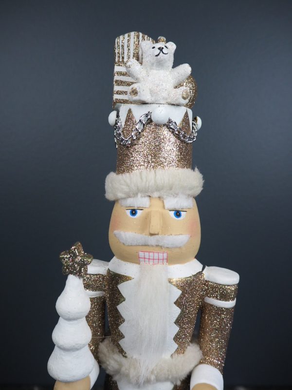 Nutcracker w/tree/gift/hat pearlwhite 1.5 ft - Image 2