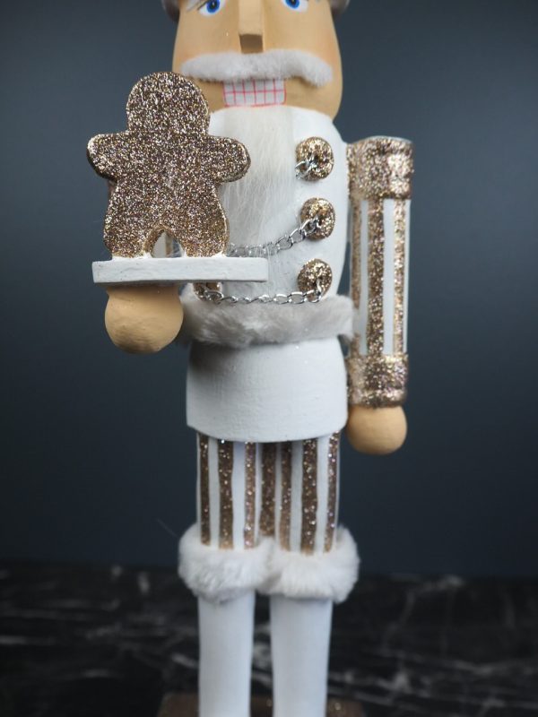 Nutcracker white w/ cup hat 1.5ft - Image 4