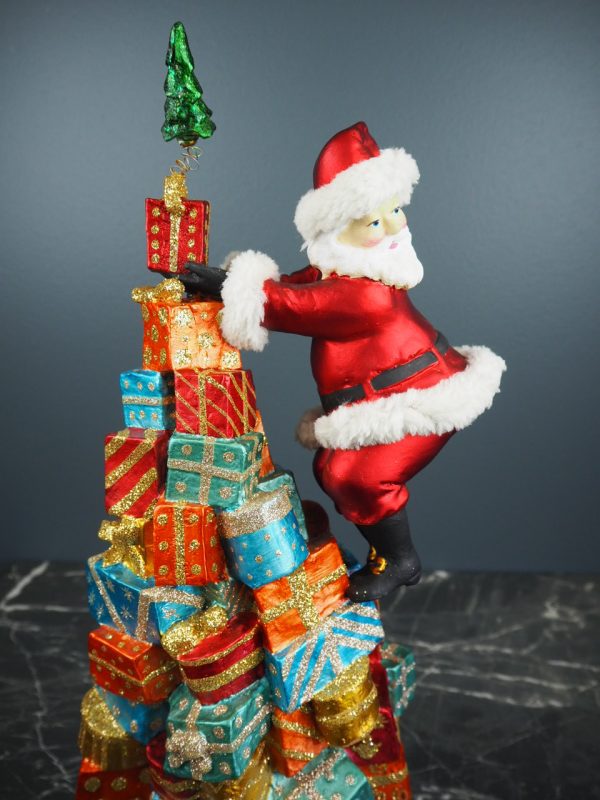 Hanging red santa gift tower fur - Image 2