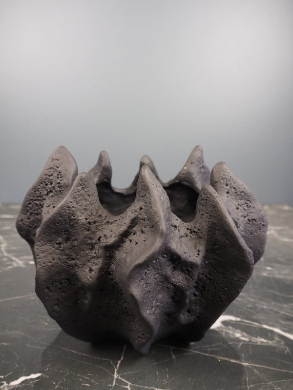 Coral vase matte black - Image 2
