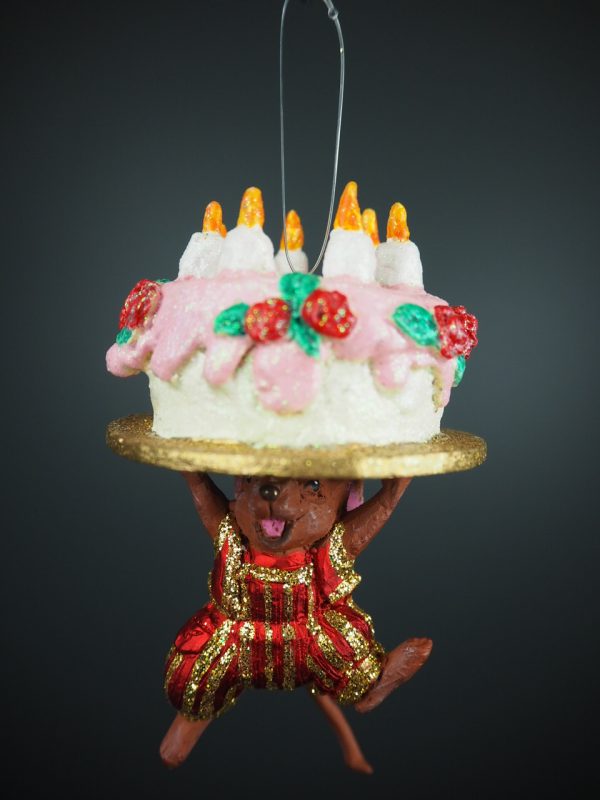 Little red mouse carrying cake - Image 2