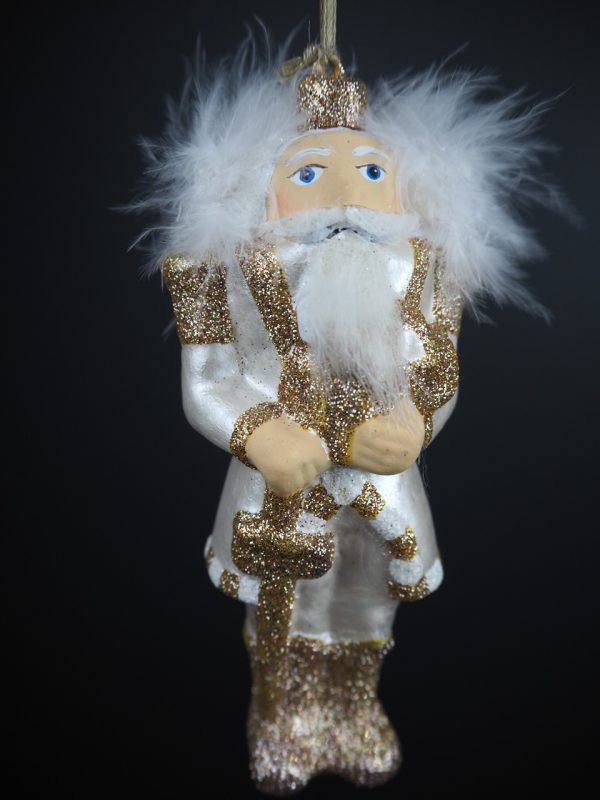 Messy nutcracker white w/ champ - Image 3